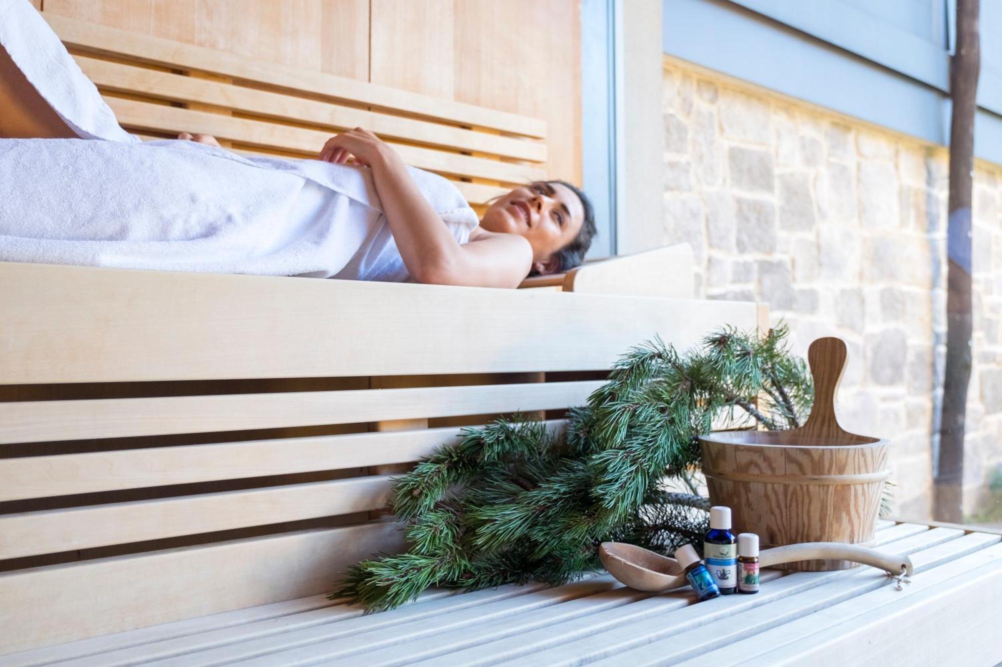 Tiefenbrunn Gardensuites & Breakfast Hotel 4*