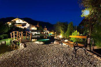 Tiefenbrunn Gardensuites & Breakfast 4*
