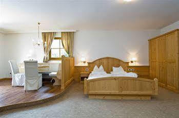 Tiefenbrunn Gardensuites & Breakfast Lana