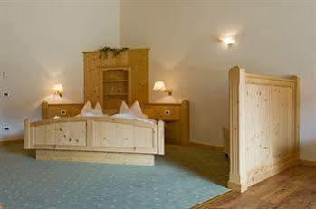 Tiefenbrunn Gardensuites & Breakfast 4*